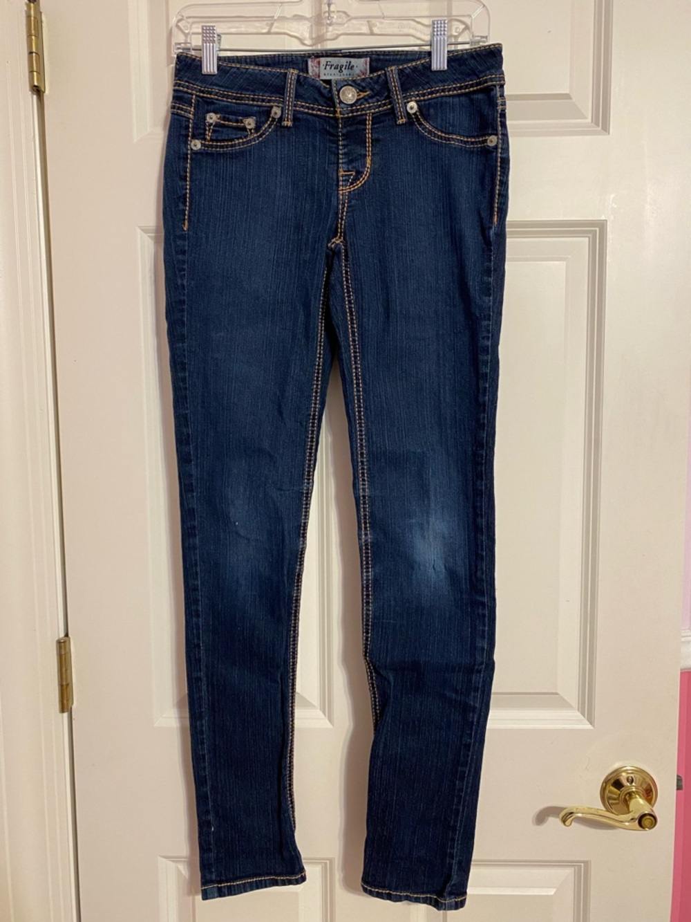 Denim blue skinny jeans from brand 'Fragile'. Size small